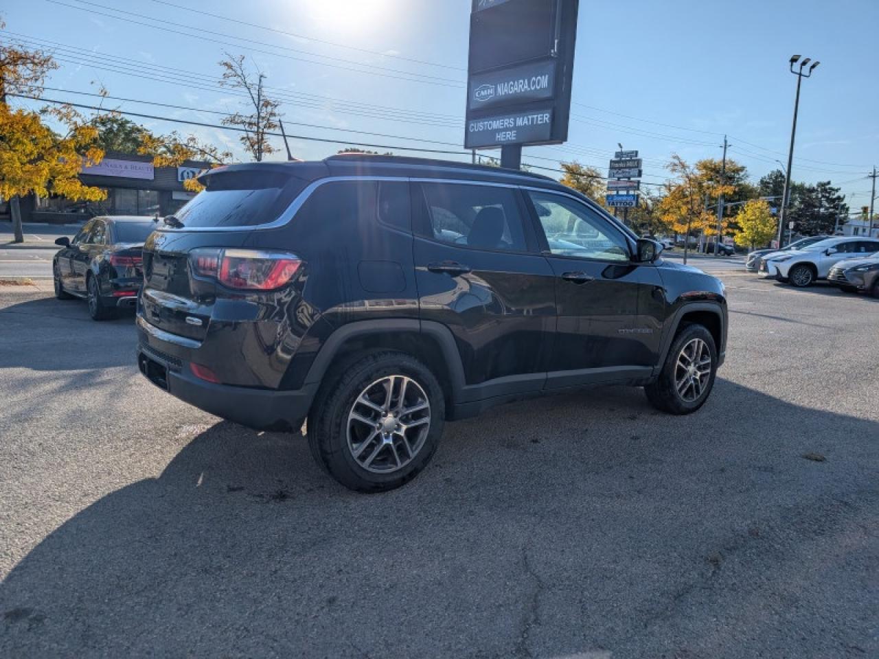 2018 Jeep Compass North  **VERY LOW KMS - COLD WEATH. PKG** Photo