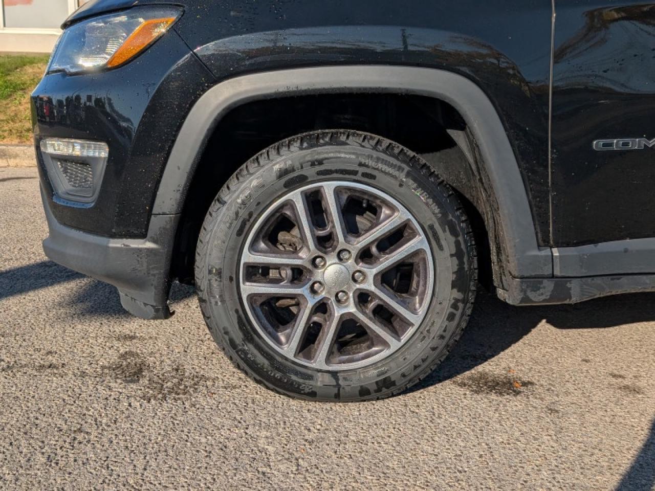 2018 Jeep Compass North  **VERY LOW KMS - COLD WEATH. PKG** Photo