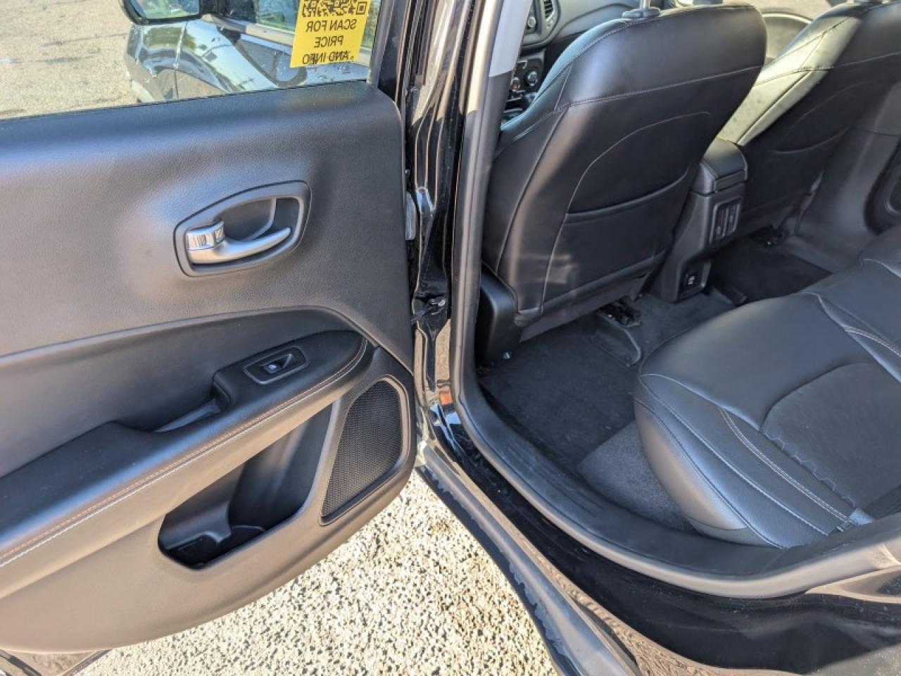 2018 Jeep Compass North  **VERY LOW KMS - COLD WEATH. PKG** Photo