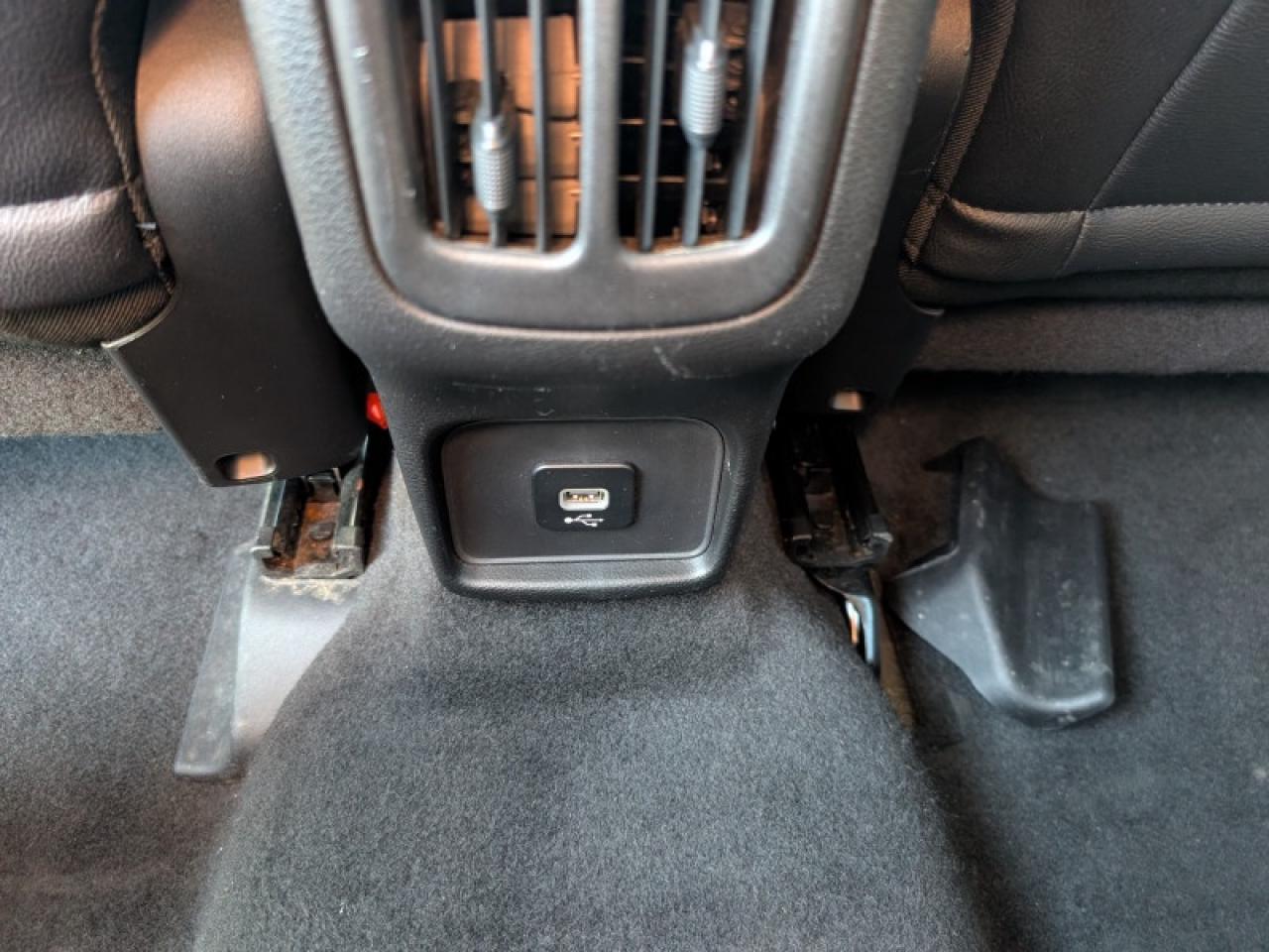 2018 Jeep Compass North  **VERY LOW KMS - COLD WEATH. PKG** Photo