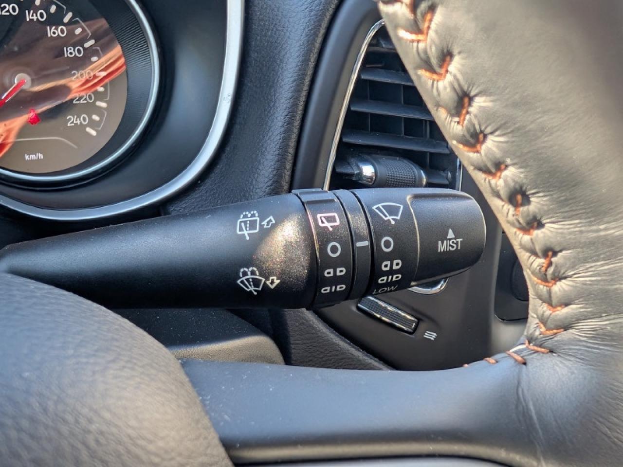 2018 Jeep Compass North  **VERY LOW KMS - COLD WEATH. PKG** Photo
