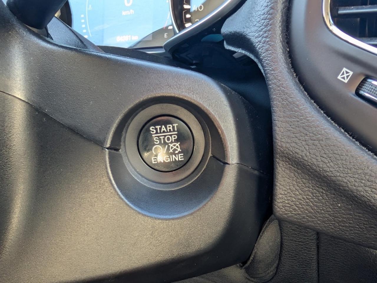 2018 Jeep Compass North  **VERY LOW KMS - COLD WEATH. PKG** Photo