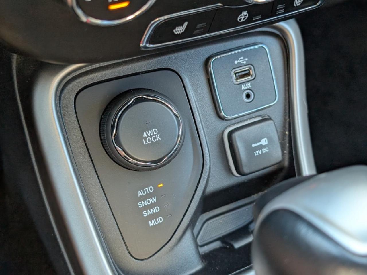 2018 Jeep Compass North  **VERY LOW KMS - COLD WEATH. PKG** Photo
