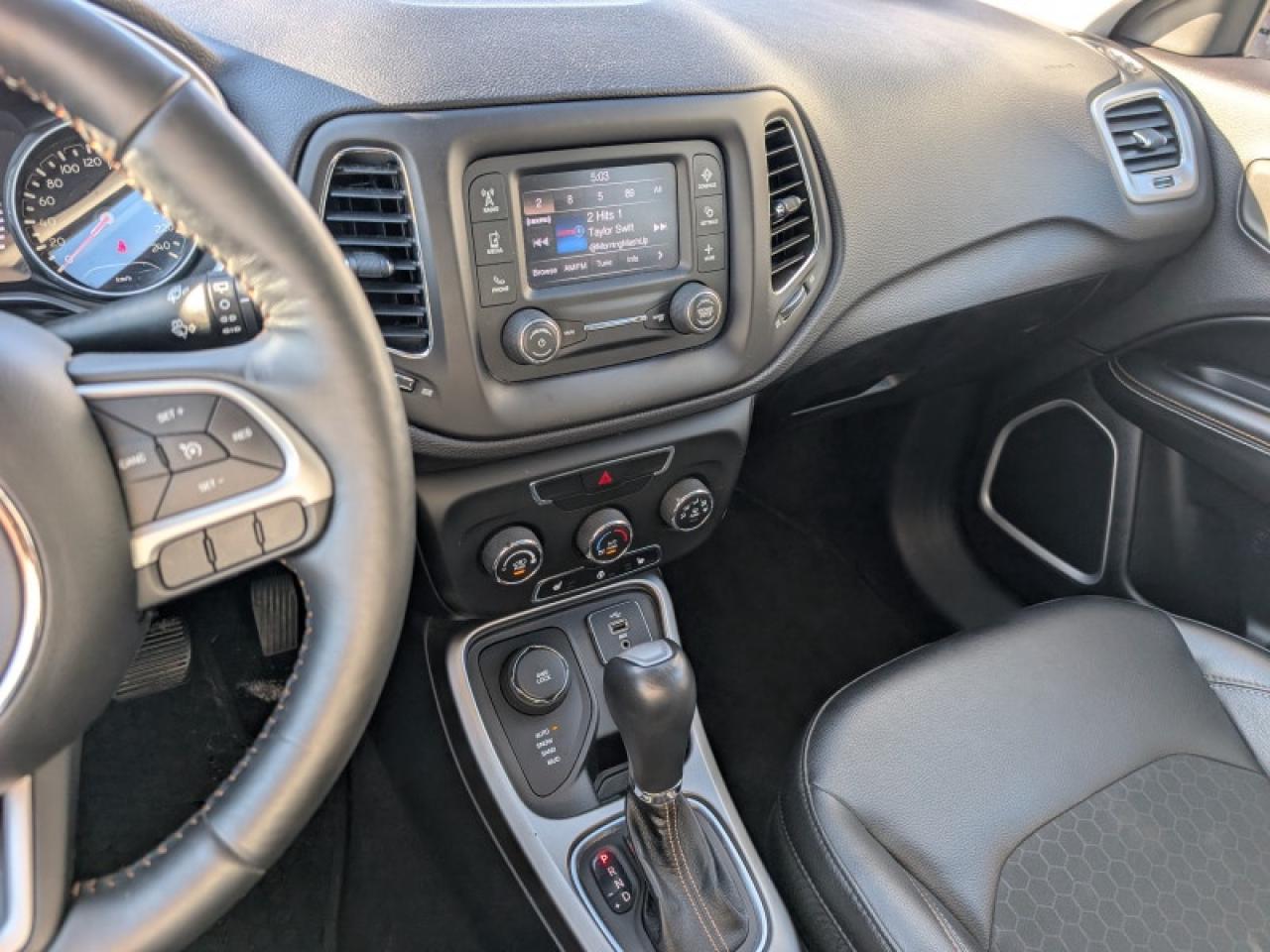 2018 Jeep Compass North  **VERY LOW KMS - COLD WEATH. PKG** Photo