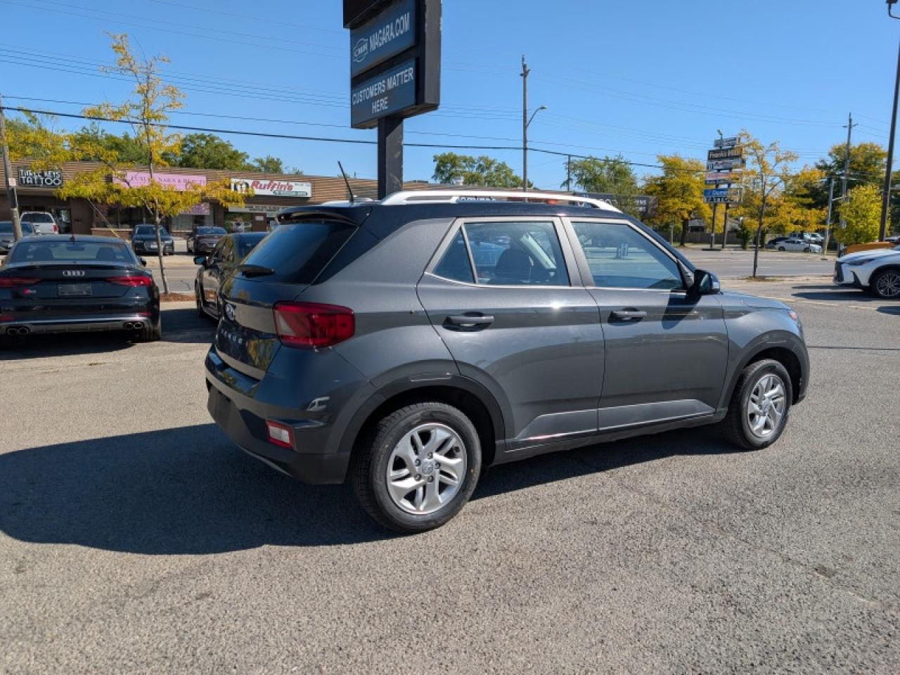 2023 Hyundai Venue Preferred w/Two-Tone  **APPLE-CP - REM START** Photo4