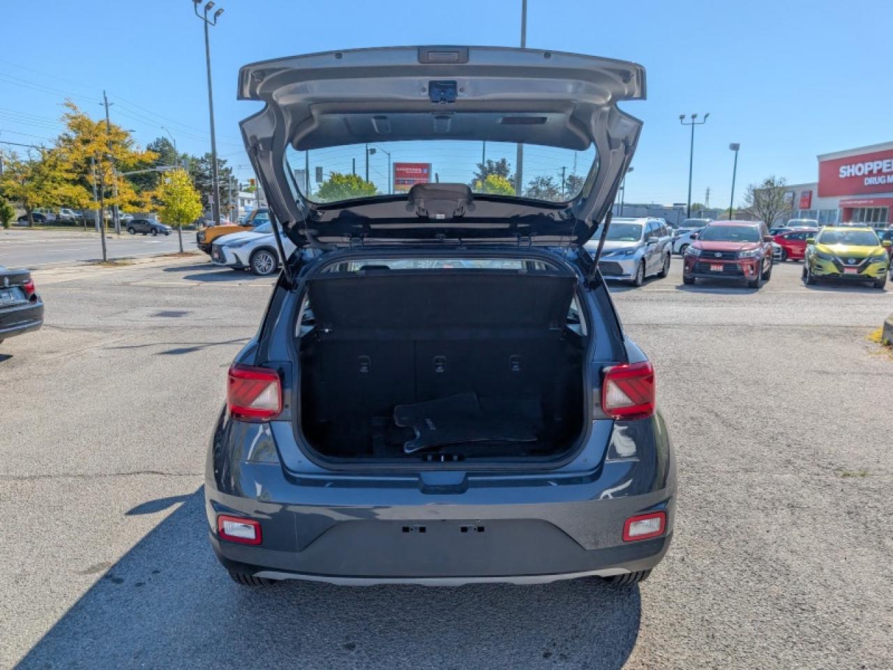 2023 Hyundai Venue Preferred w/Two-Tone  **APPLE-CP - REM START** Photo
