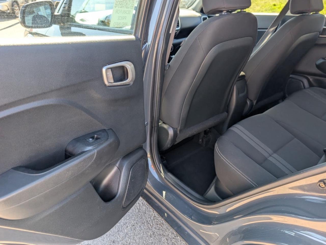 2023 Hyundai Venue Preferred w/Two-Tone  **APPLE-CP - REM START** Photo