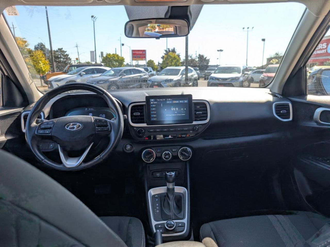 2023 Hyundai Venue Preferred w/Two-Tone  **APPLE-CP - REM START** Photo