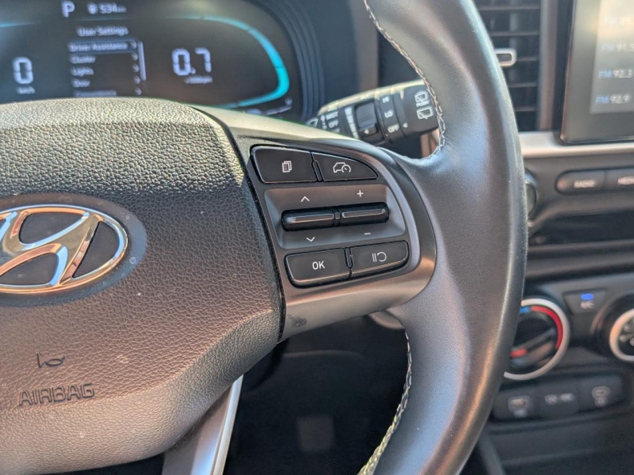 2023 Hyundai Venue Preferred w/Two-Tone  **APPLE-CP - REM START** Photo