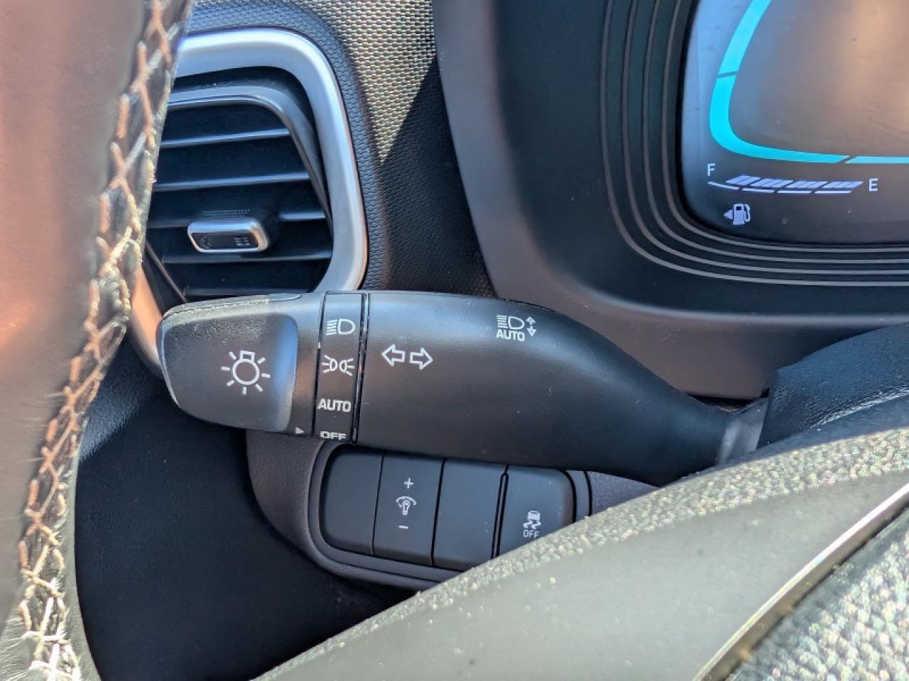 2023 Hyundai Venue Preferred w/Two-Tone  **APPLE-CP - REM START** Photo