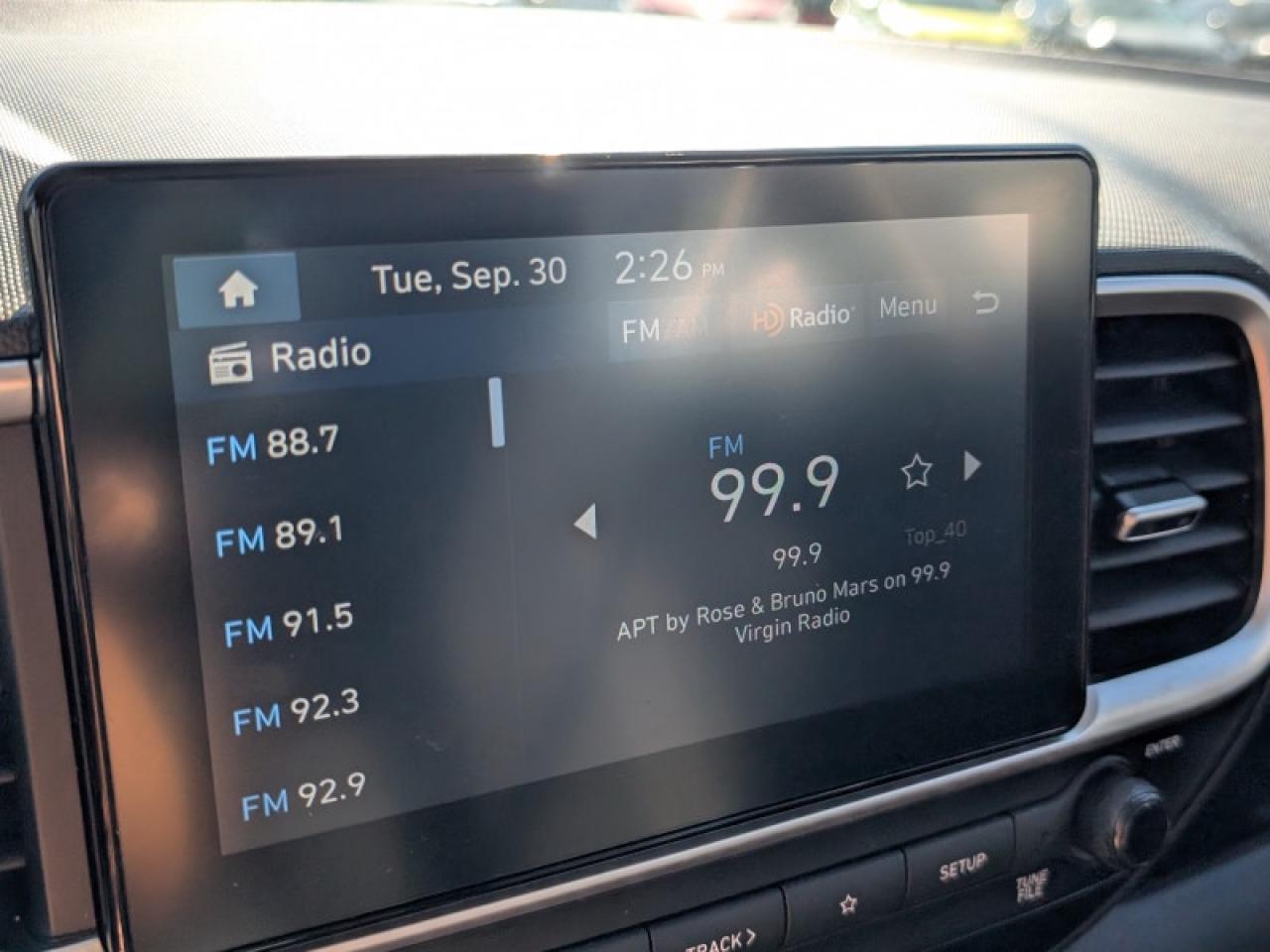 2023 Hyundai Venue Preferred w/Two-Tone  **APPLE-CP - REM START** Photo