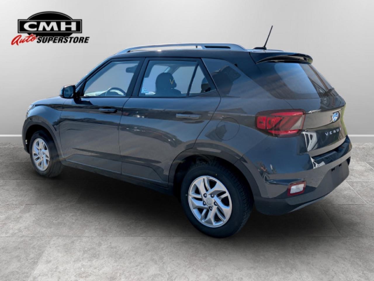 2023 Hyundai Venue Preferred w/Two-Tone  **APPLE-CP - REM START** Photo