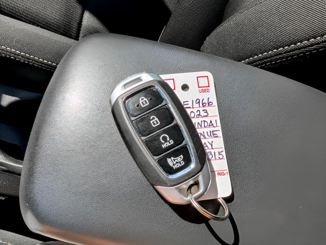 2023 Hyundai Venue Preferred w/Two-Tone  **APPLE-CP - REM START** Photo