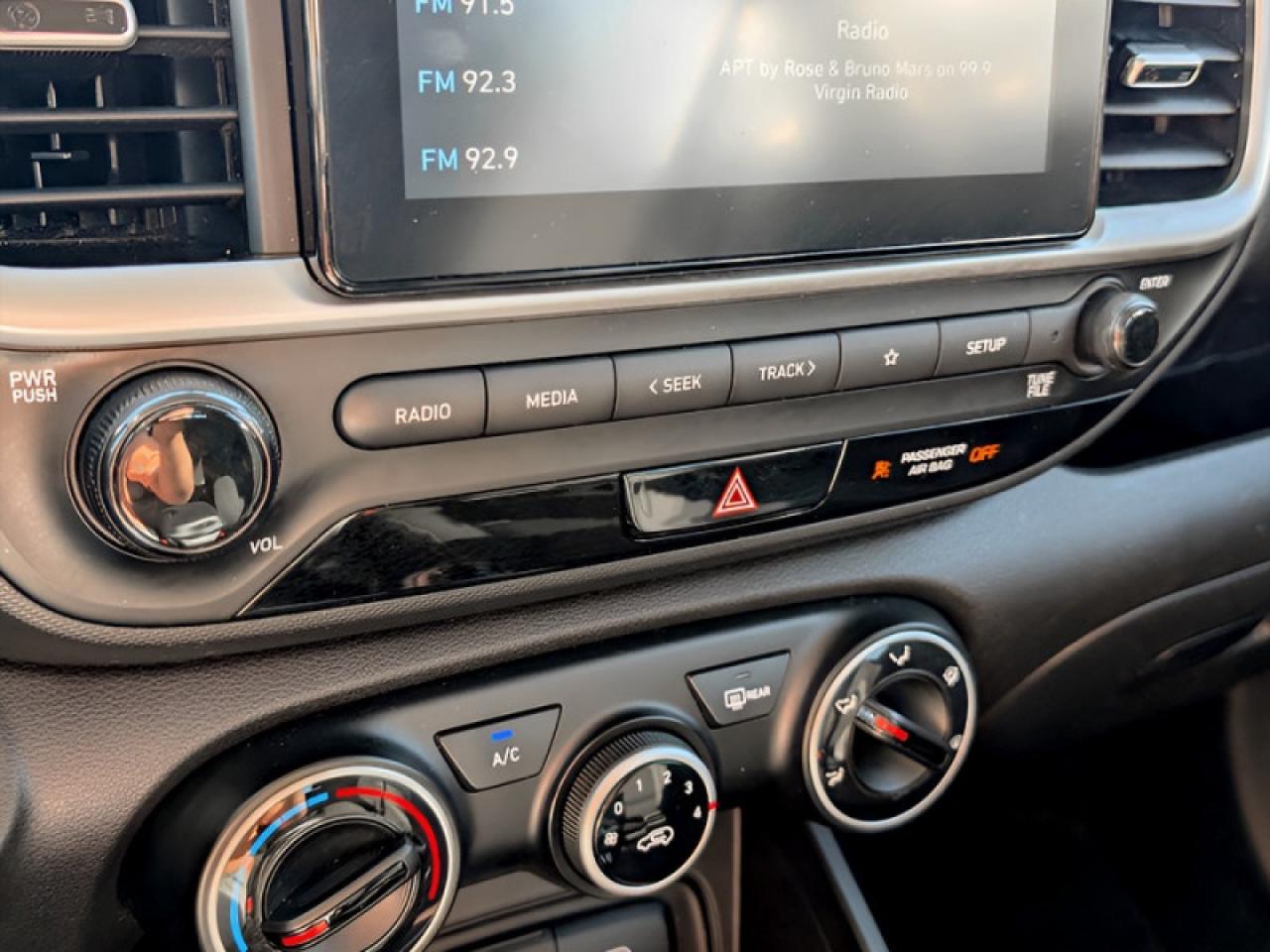 2023 Hyundai Venue Preferred w/Two-Tone  **APPLE-CP - REM START** Photo