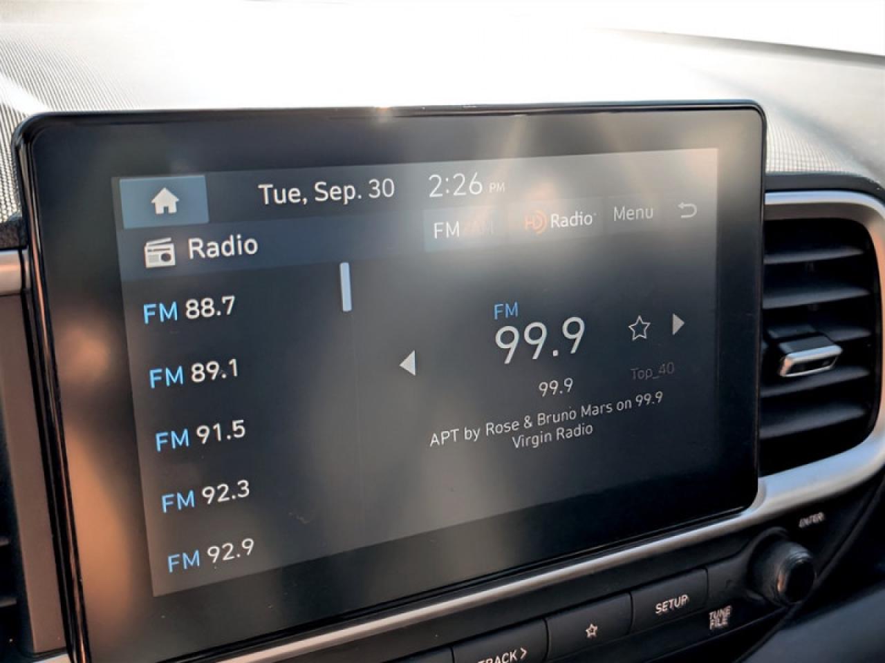 2023 Hyundai Venue Preferred w/Two-Tone  **APPLE-CP - REM START** Photo