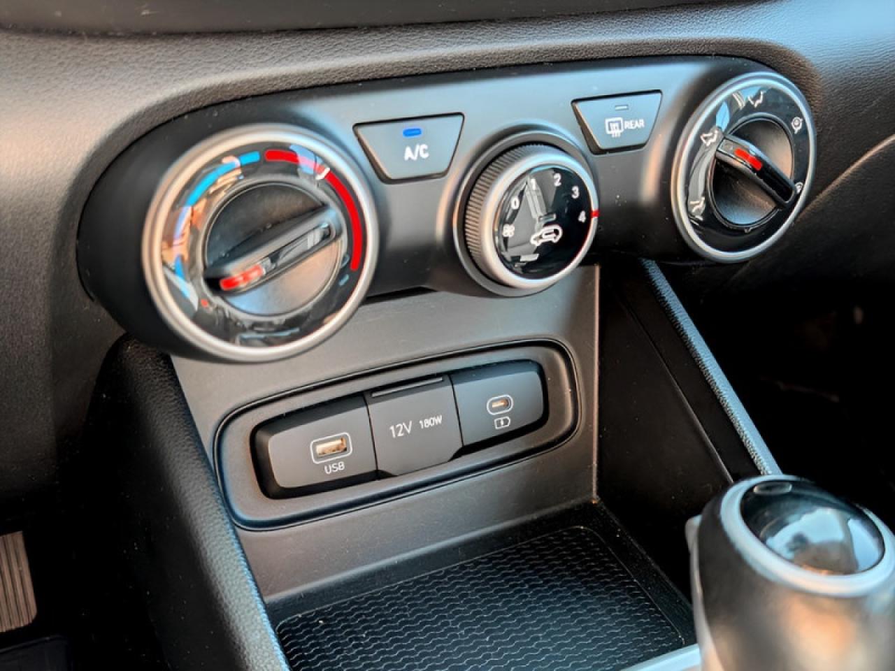 2023 Hyundai Venue Preferred w/Two-Tone  **APPLE-CP - REM START** Photo