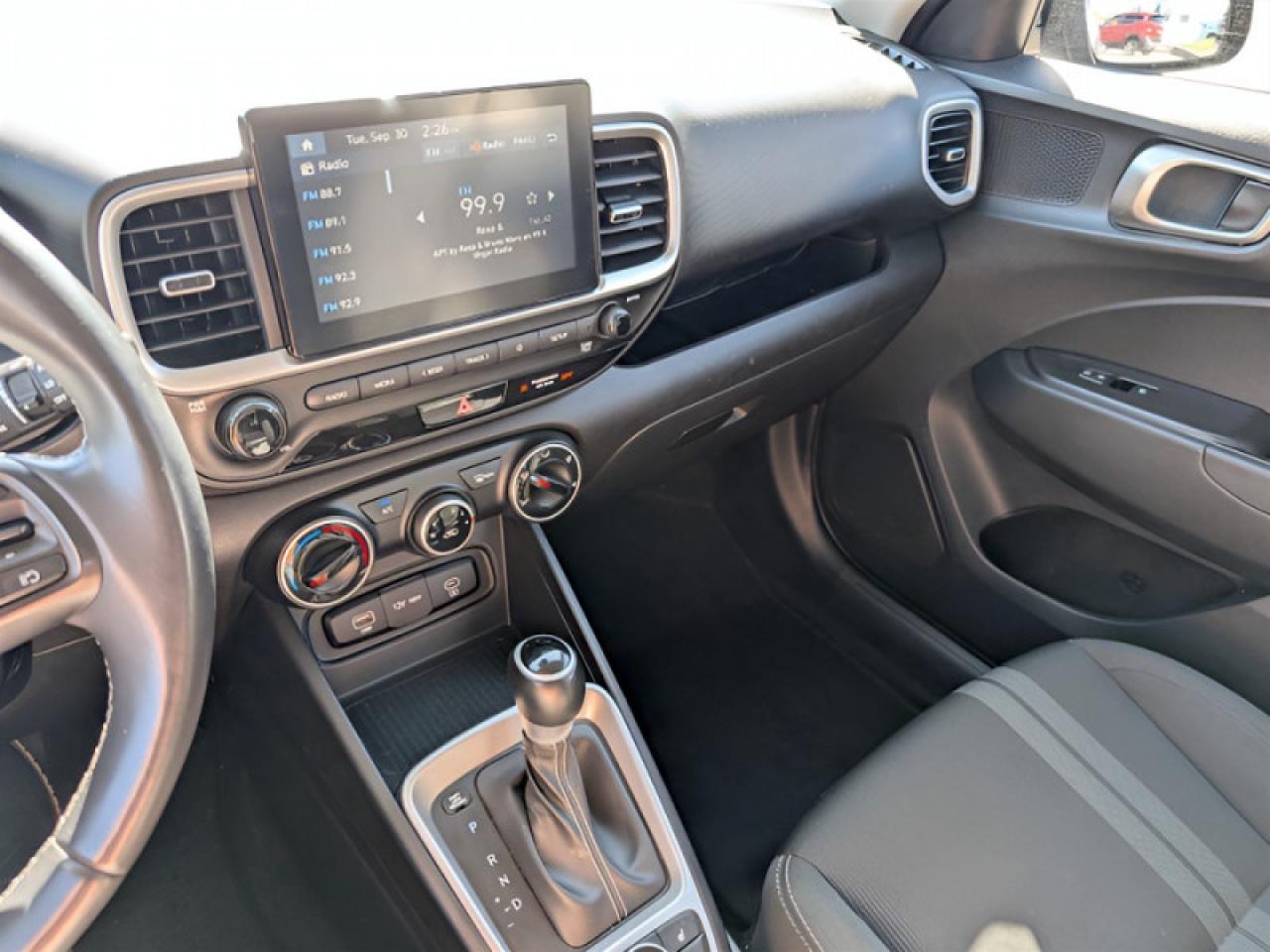 2023 Hyundai Venue Preferred w/Two-Tone  **APPLE-CP - REM START** Photo