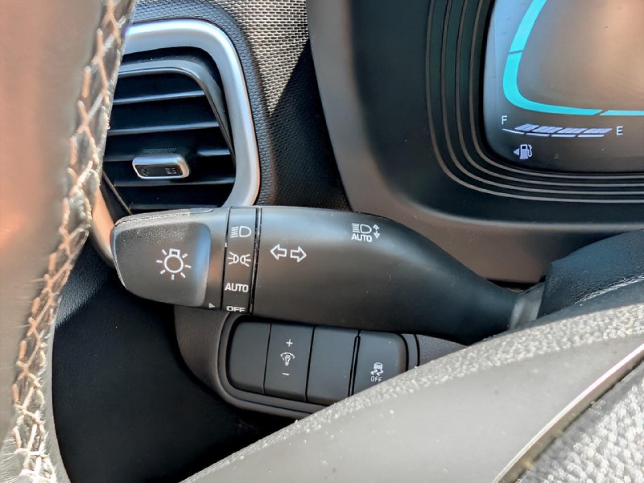 2023 Hyundai Venue Preferred w/Two-Tone  **APPLE-CP - REM START** Photo