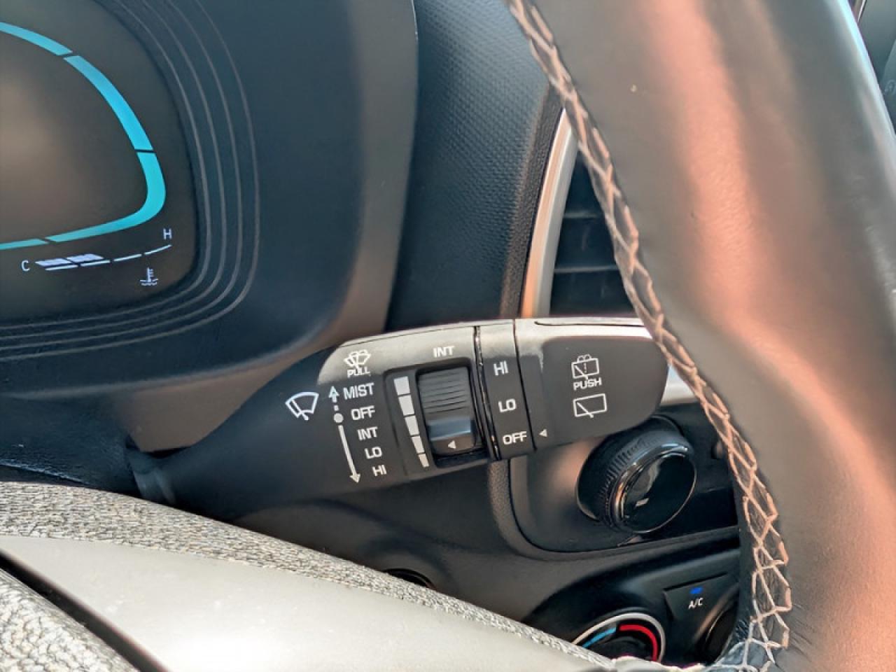 2023 Hyundai Venue Preferred w/Two-Tone  **APPLE-CP - REM START** Photo