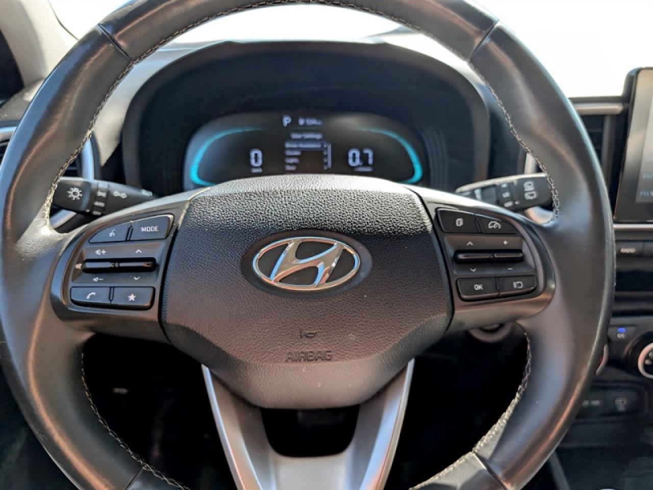 2023 Hyundai Venue Preferred w/Two-Tone  **APPLE-CP - REM START** Photo