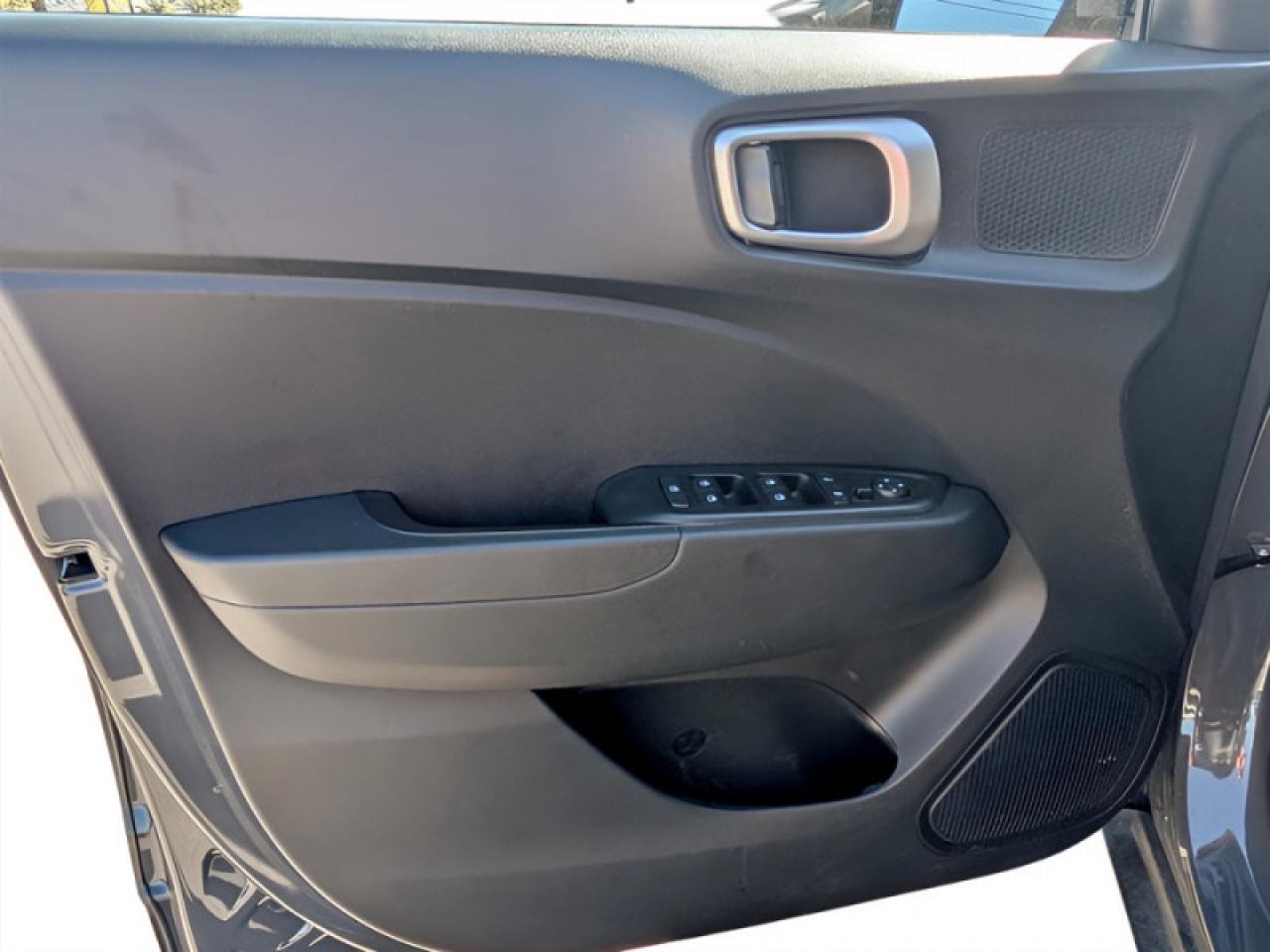 2023 Hyundai Venue Preferred w/Two-Tone  **APPLE-CP - REM START** Photo