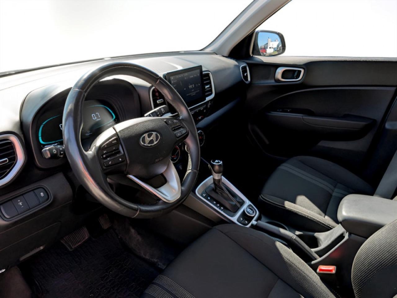 2023 Hyundai Venue Preferred w/Two-Tone  **APPLE-CP - REM START** Photo