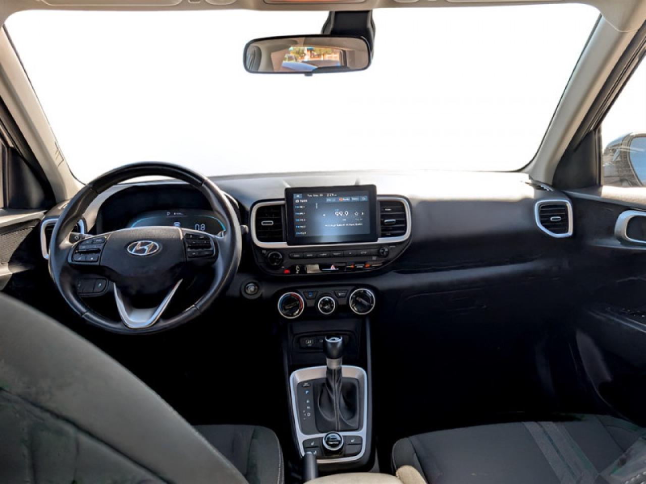 2023 Hyundai Venue Preferred w/Two-Tone  **APPLE-CP - REM START** Photo