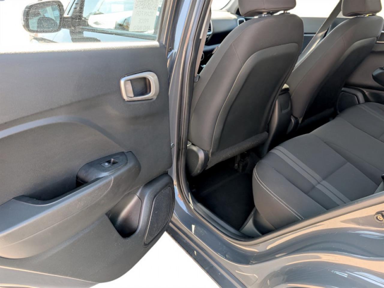 2023 Hyundai Venue Preferred w/Two-Tone  **APPLE-CP - REM START** Photo