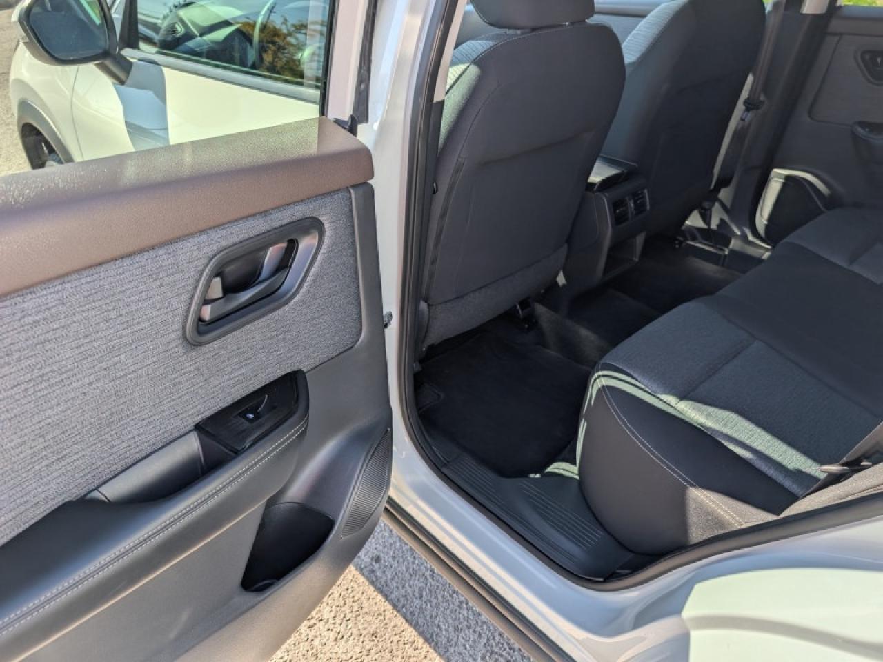 2022 Nissan Rogue S  **CAM - DUAL CLIM CTRL - HTD-SW** Photo