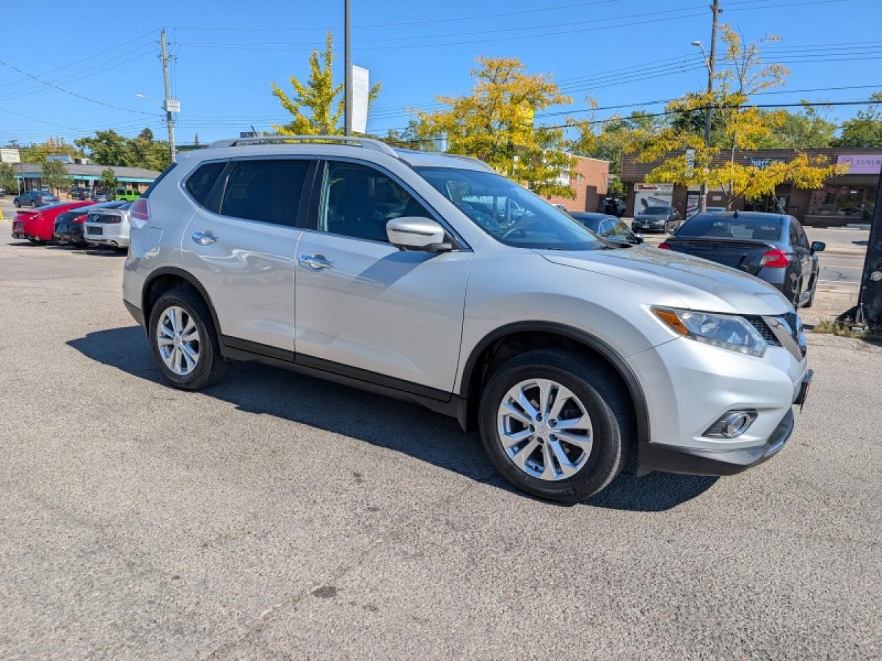 2016 Nissan Rogue SV w/Tech Pkg  **TECH + MOONROOF PKG** Photo