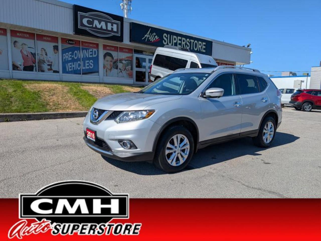 2016 Nissan Rogue SV w/Tech Pkg  **TECH + MOONROOF PKG** Photo0
