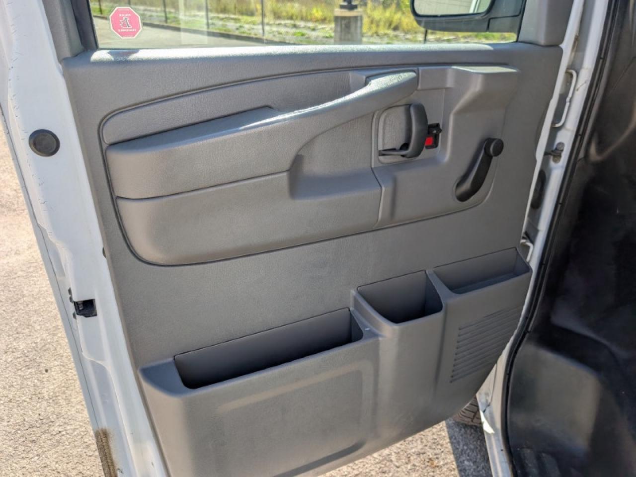 2013 GMC Savana Cargo Van Standard  **6.0L V8 ENGINE** Photo