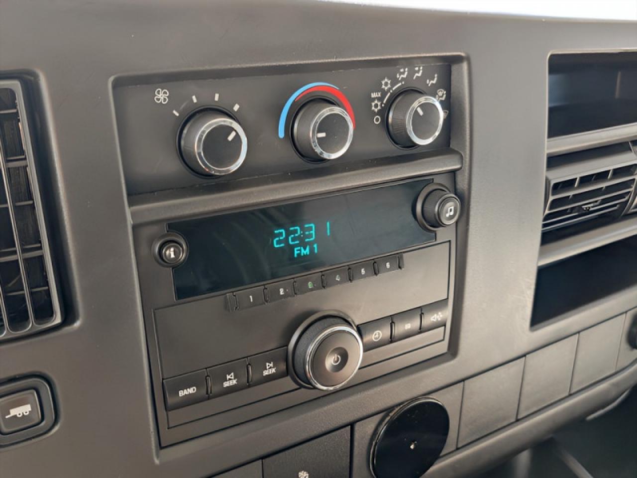 2013 GMC Savana Cargo Van 3500  **6.0L V8 ENGINE** Photo