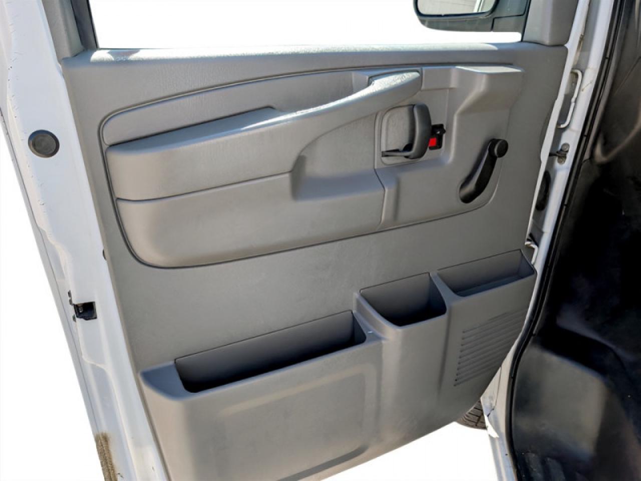 2013 GMC Savana Cargo Van 3500  **6.0L V8 ENGINE** Photo