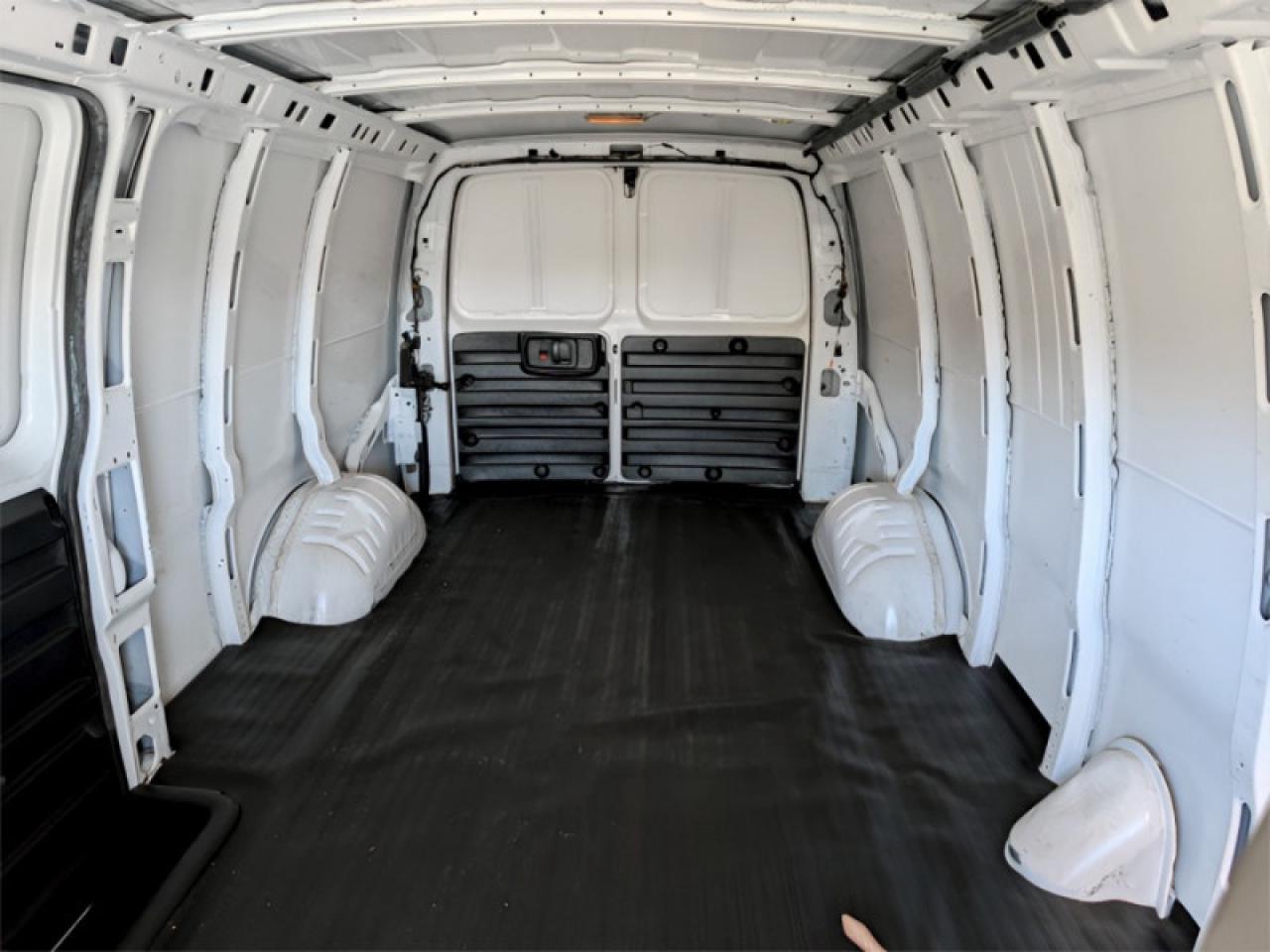 2013 GMC Savana Cargo Van 3500  **6.0L V8 ENGINE** Photo