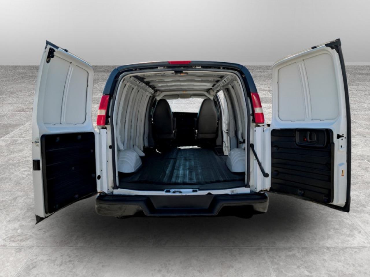 2013 GMC Savana Cargo Van 3500  **6.0L V8 ENGINE** Photo