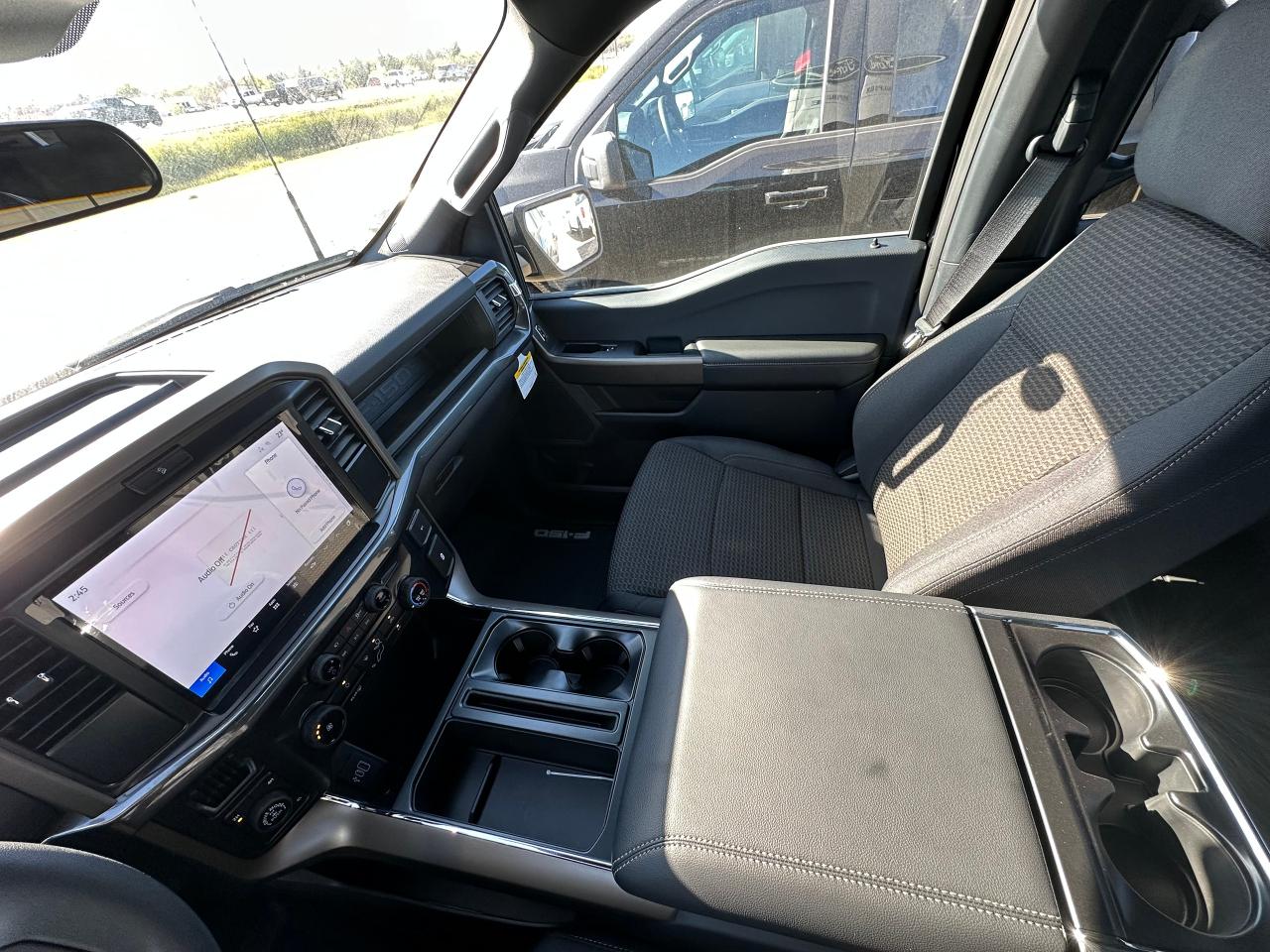 2025 Ford F-150 STX 4WD SuperCrew 5.5' Box 201A Photo5