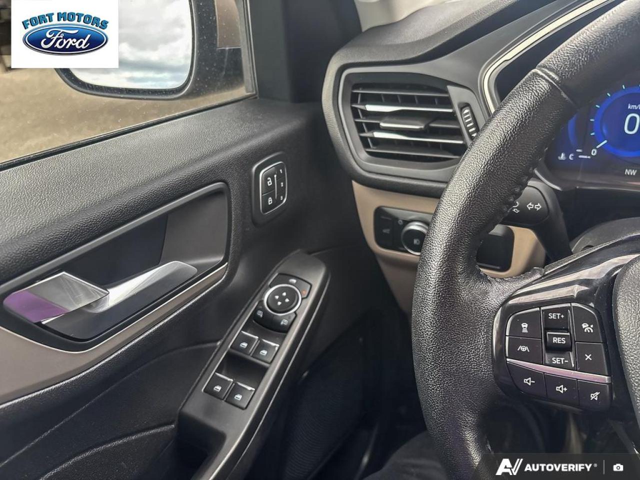 2021 Ford Escape 4DR SEL FWD Photo5