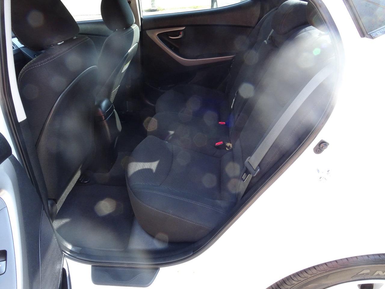 2016 Hyundai Elantra GL - Photo #9