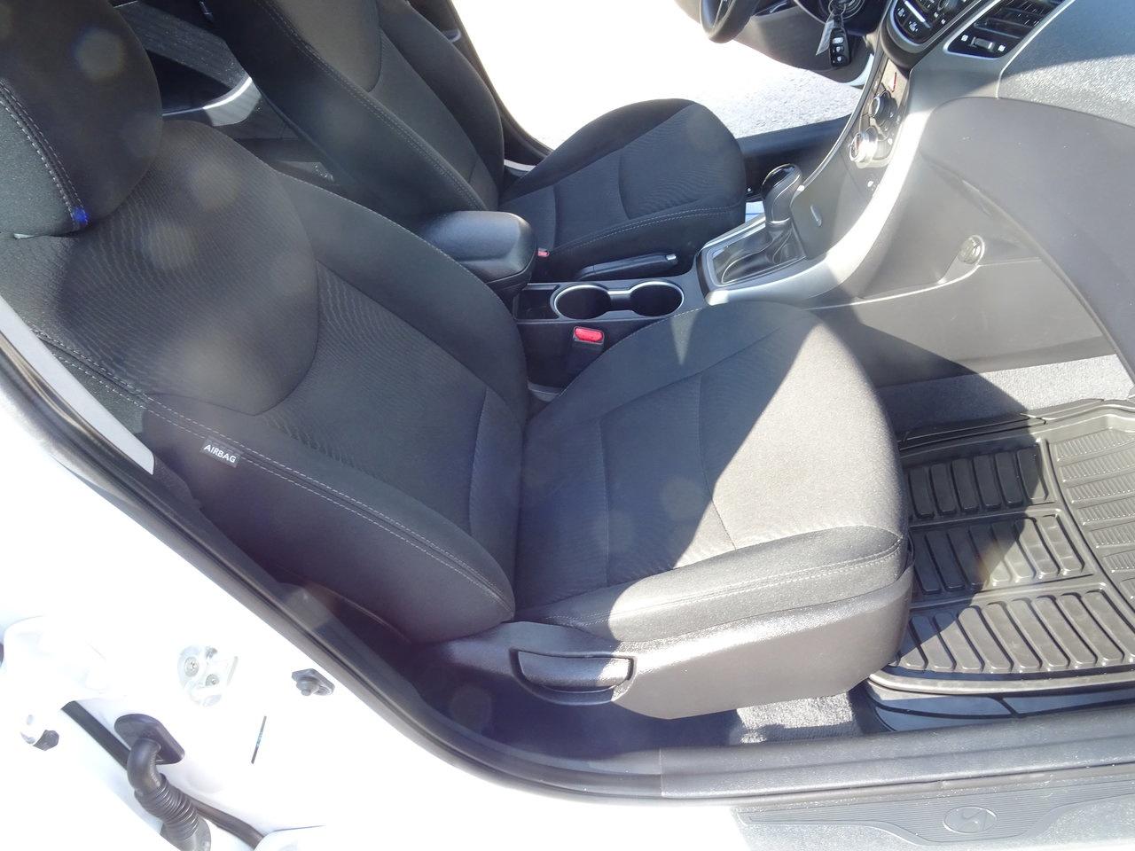 2016 Hyundai Elantra GL - Photo #10