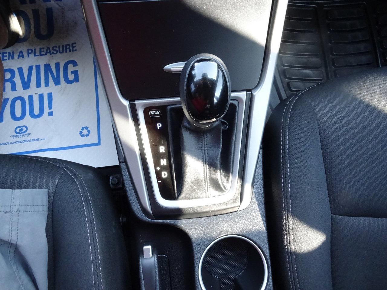 2016 Hyundai Elantra GL - Photo #17