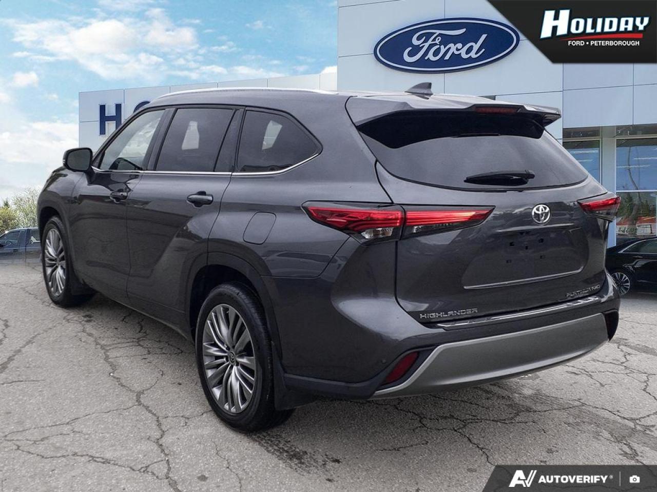 2023 Toyota Highlander Platinum Photo3