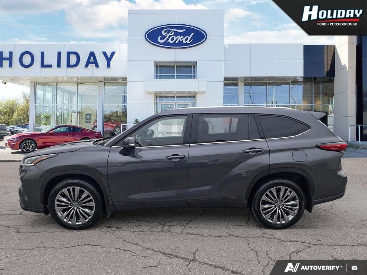 2023 Toyota Highlander Platinum Photo2