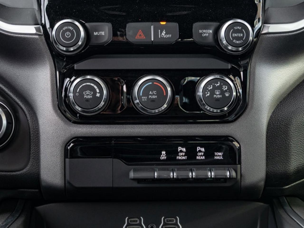 2025 RAM 1500 TRADESMAN Photo