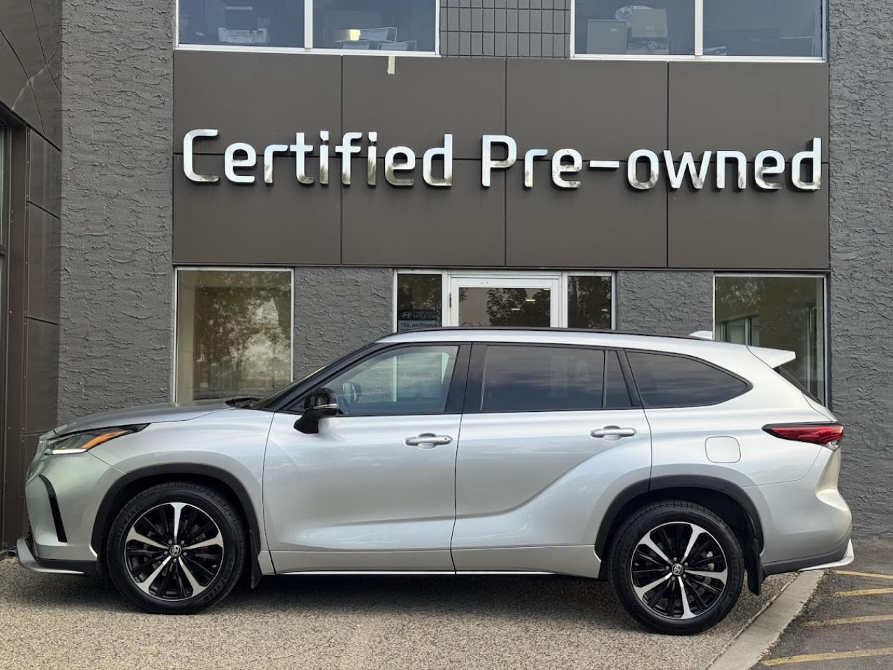 Used 2021 Toyota Highlander XSE w/ AWD / LEATEHR / SUNROOF for sale in Calgary, AB