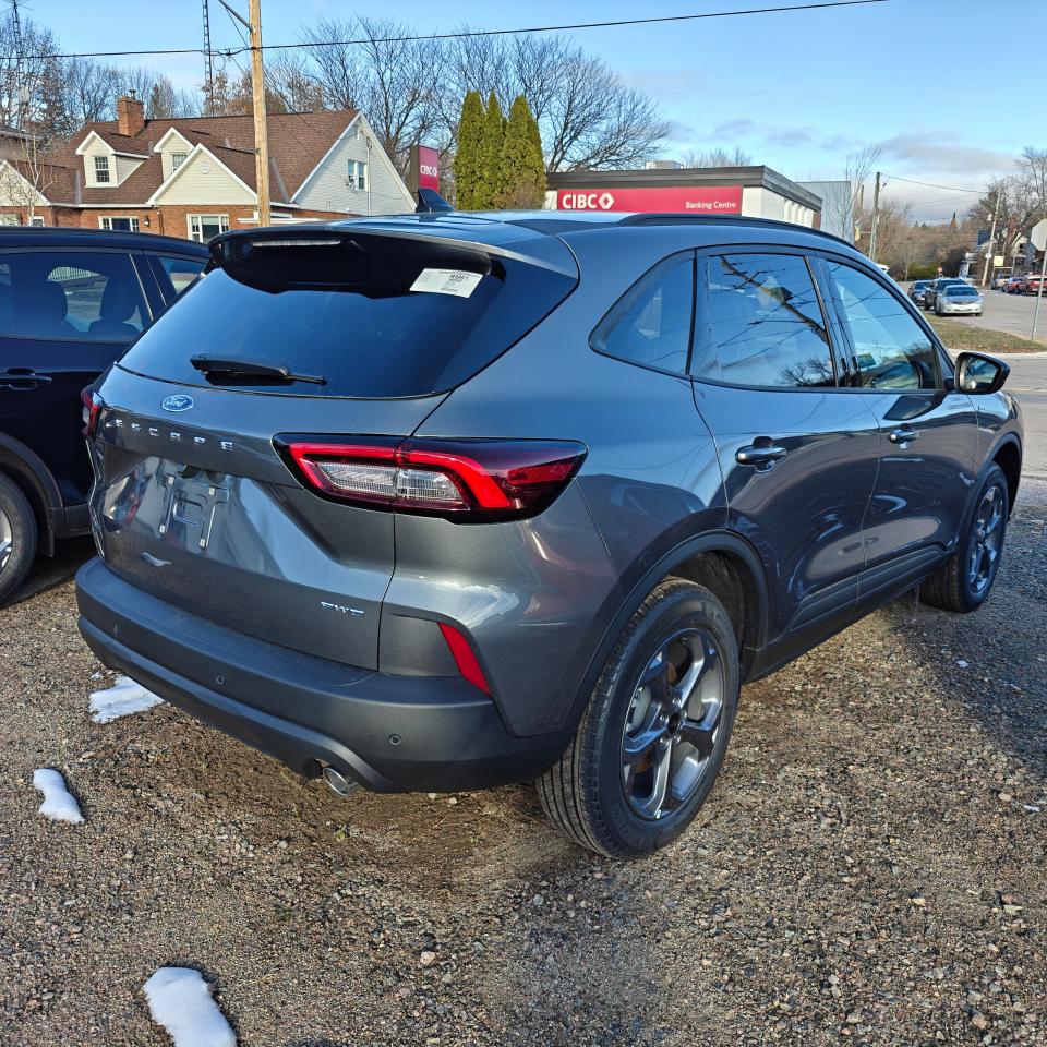 2025 Ford Escape ST-Line AWD Photo
