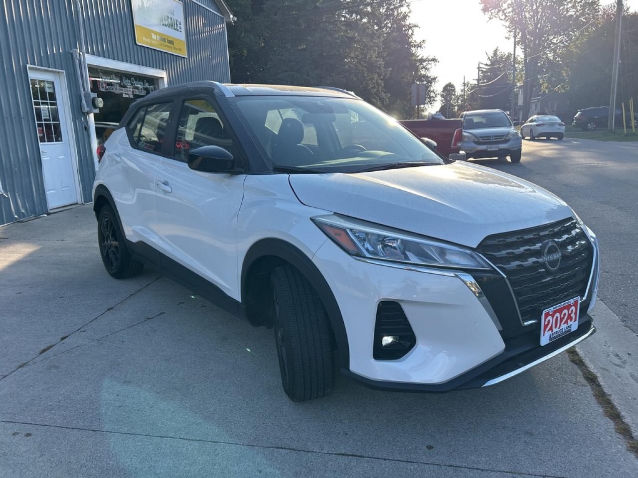 2023 Nissan Kicks SV  ** BLACK TOP ** Photo3