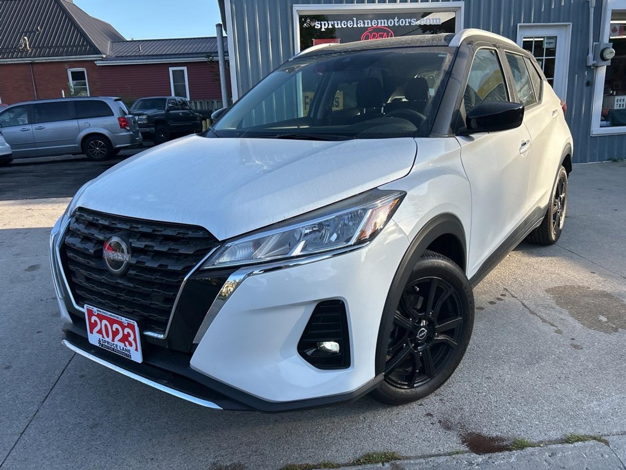 2023 Nissan Kicks SV  ** BLACK TOP ** Photo