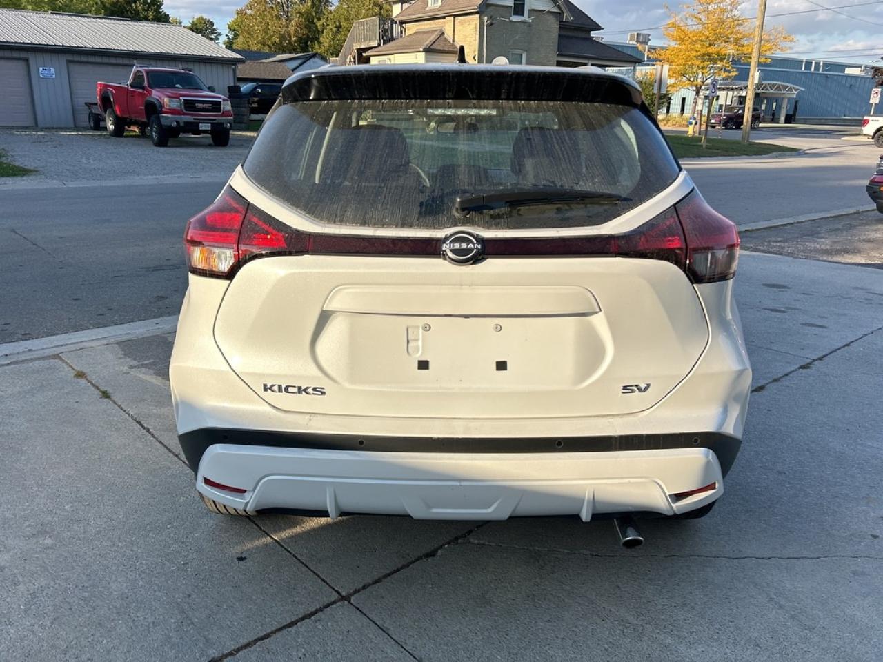 2023 Nissan Kicks SV  ** BLACK TOP ** Photo