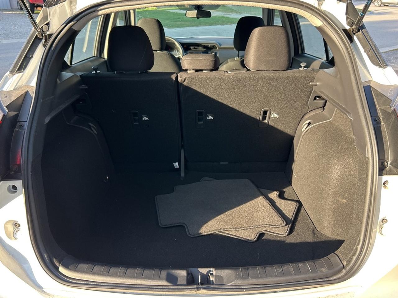 2023 Nissan Kicks SV  ** BLACK TOP ** Photo